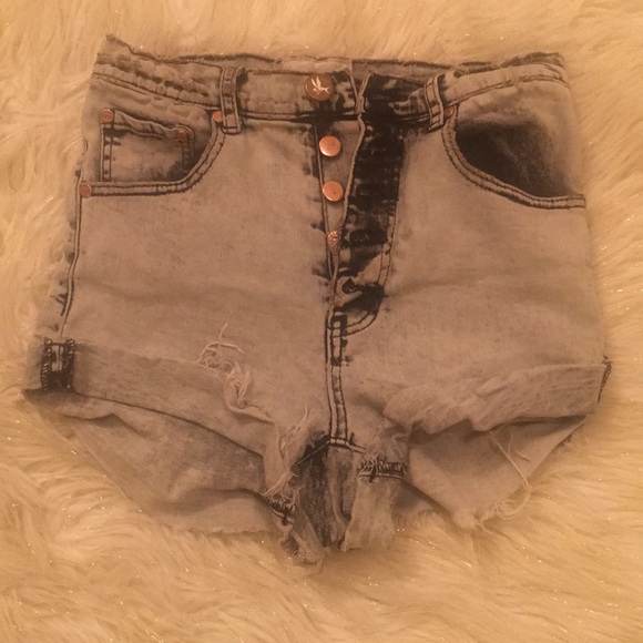 One Teaspoon Lovers - Size 24 (fits a 27 fitted) - Picture 4 of 6